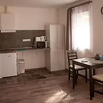 Sarvarlak Apartmanhaz Διαμέρισμα Sárvár