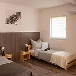 Sarvarlak Apartmanhaz