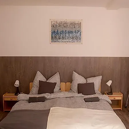 Sarvarlak Apartmanhaz * シャールヴァール
