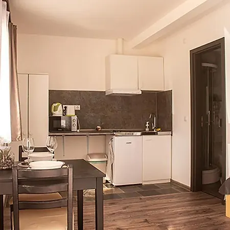 Sarvarlak Apartmanhaz