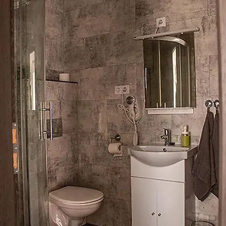 Sarvarlak Apartmanhaz アパート シャールヴァール