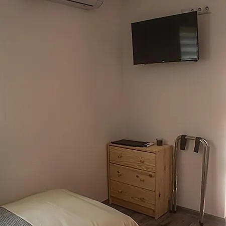 Sarvarlak Apartmanhaz * シャールヴァール