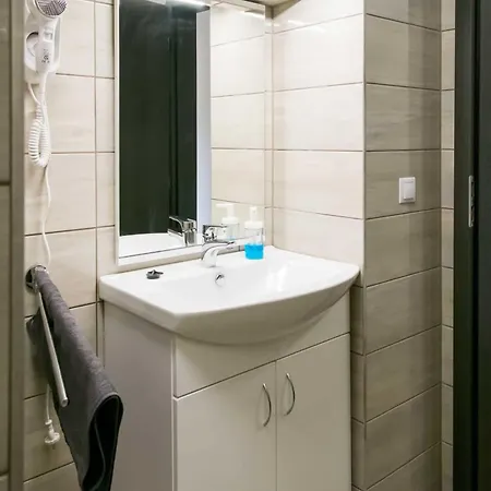 Sarvarlak Apartmanhaz アパート シャールヴァール