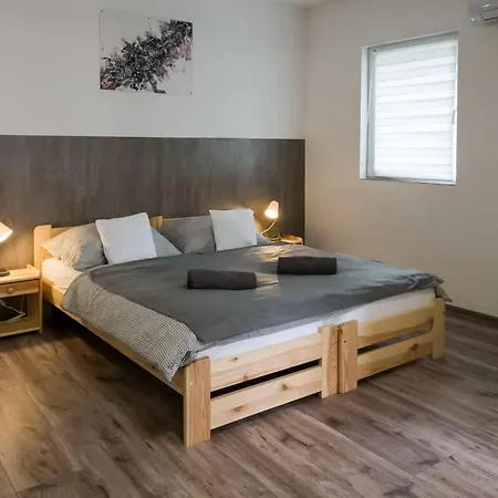 Sarvarlak Apartmanhaz *