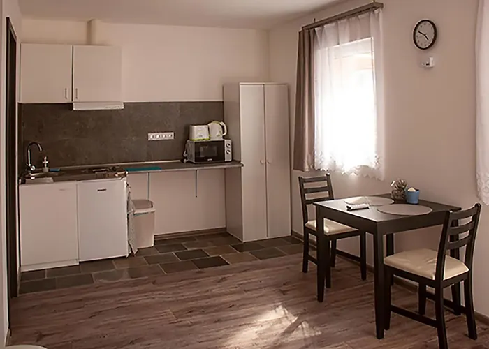 Sarvarlak Apartmanhaz דירה Sárvár