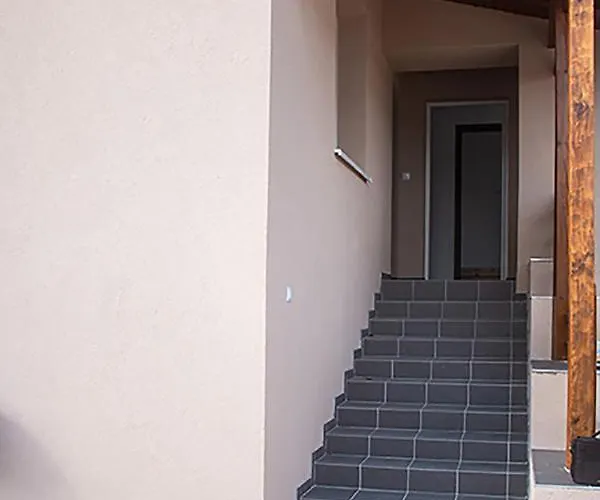 Sarvarlak Apartmanhaz דירה