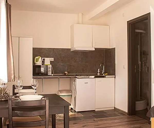 Sarvarlak Apartmanhaz