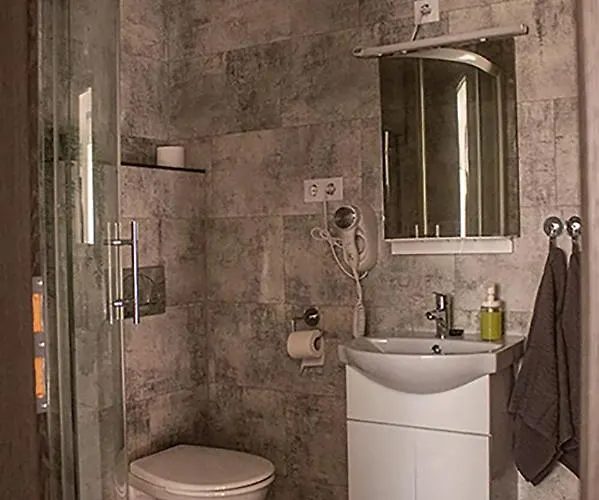 Sarvarlak Apartmanhaz דירה Sárvár