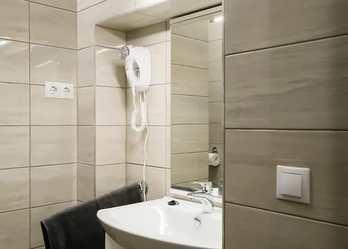 Sarvarlak Apartmanhaz דירה Sárvár