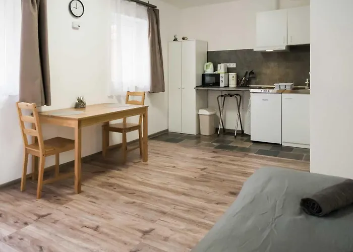 Sarvarlak Apartmanhaz דירה Sárvár