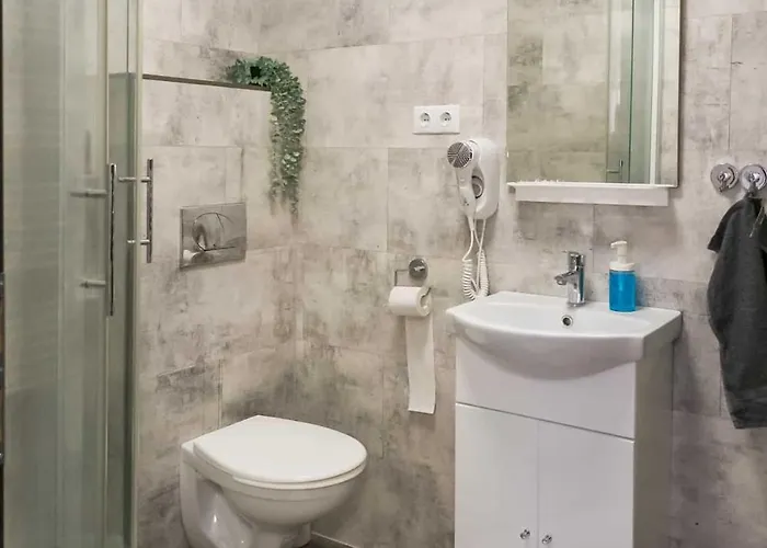 Sarvarlak Apartmanhaz דירה Sárvár